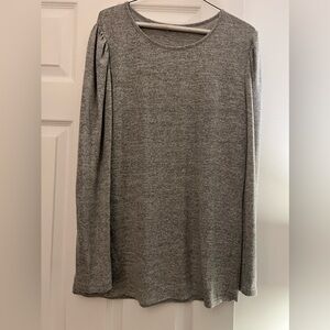 Medium grey top